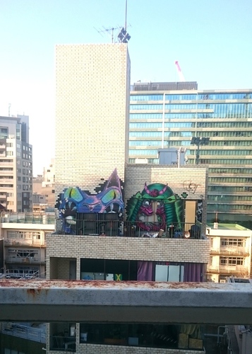 渋谷東急ハンズの向かいの変な建物.JPG